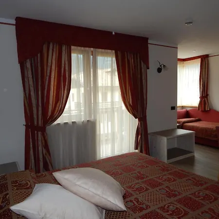 Hotel Canada-3