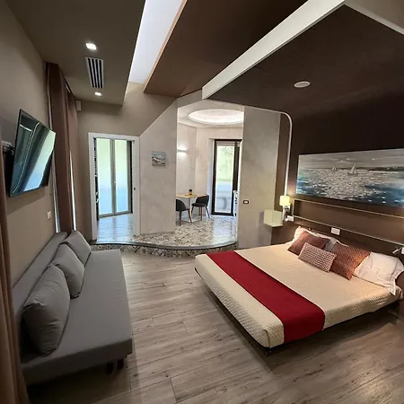 Th Luxury Rooms & Apartment-3
