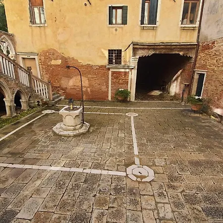 Palazzo Contarini Della Porta Di Ferro-2