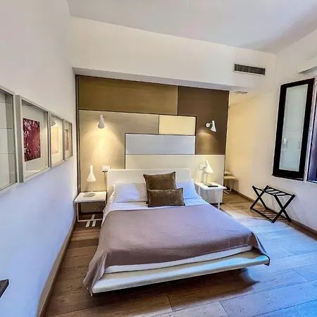 Santacroce Luxury Rooms-3