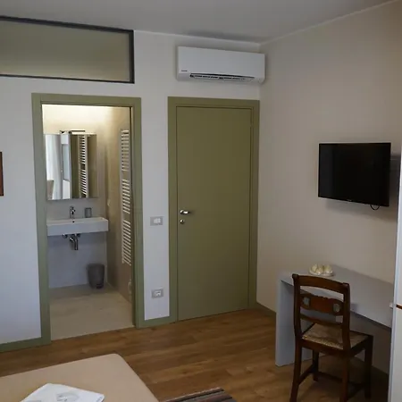 Avenue Rooms-3
