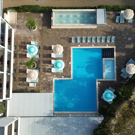 Golden Hotel-2