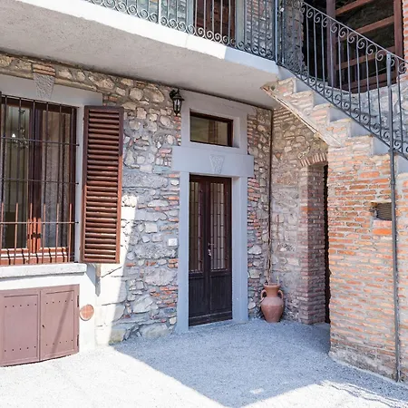 La Corte Rooms And Home Restaurant - Free Parking - 10 Minutes To The Lake And Centre-2