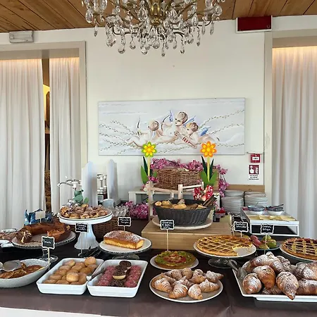 Hotel Garisenda sul Lungomare Riccione B&BRUNCH-3