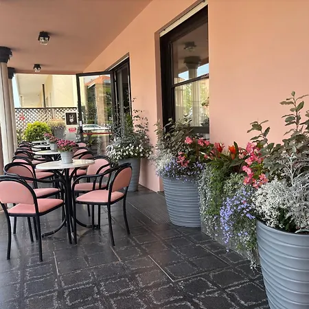 Hotel Rosy-3