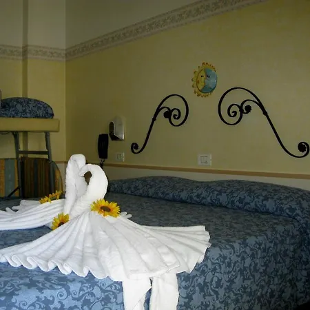 Hotel Holiday-2