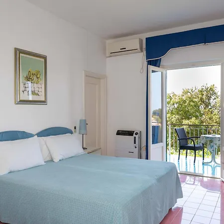 Hotel Villa Degli Aranci-3