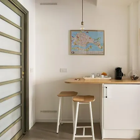 Stylish Self-Contained Room & Bath In Castello Between Biennale & San Marco-3