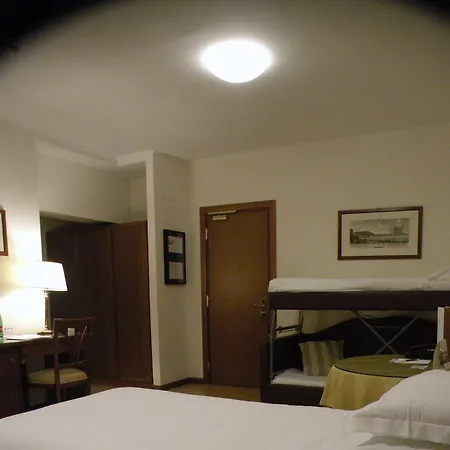 Ramada By Wyndham Naples-2