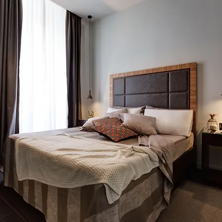 Intown Luxury House-2