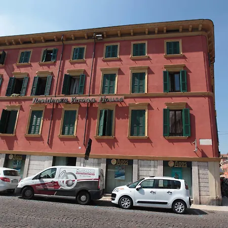 Verona House Aparthotel-3