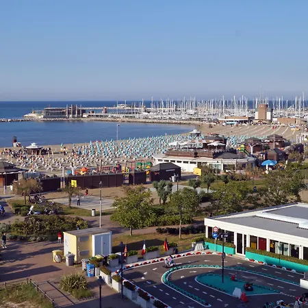 Hotel River Fronte Mare Con Piscina-3