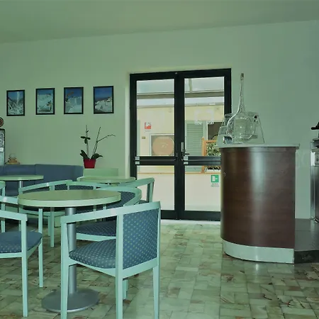 Hotel Daisy-3