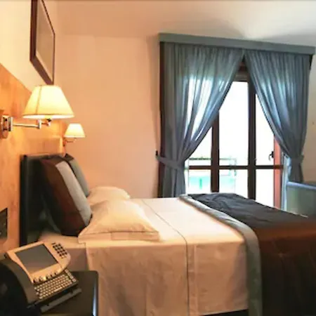 Air Hotel-2