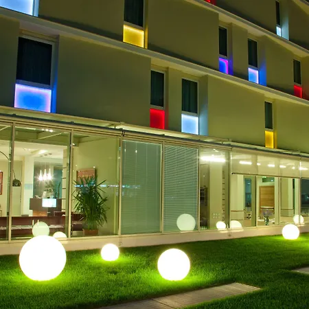 Breaking Business Hotel-2