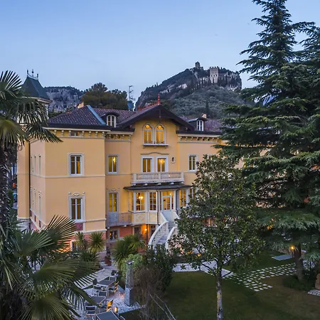 Villa Italia Luxury Suites And Apartments-3