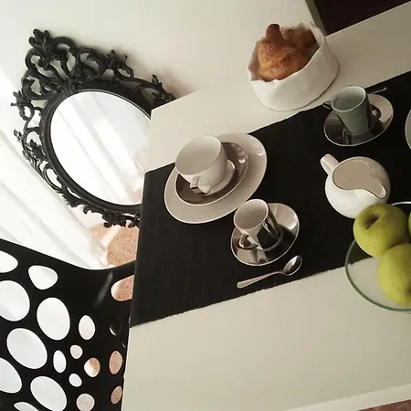 Villa Venice Movie-3