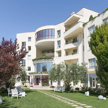 Grand Hotel Biffy-3