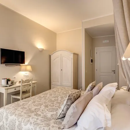 Casa Mia Vaticano Guest House-3