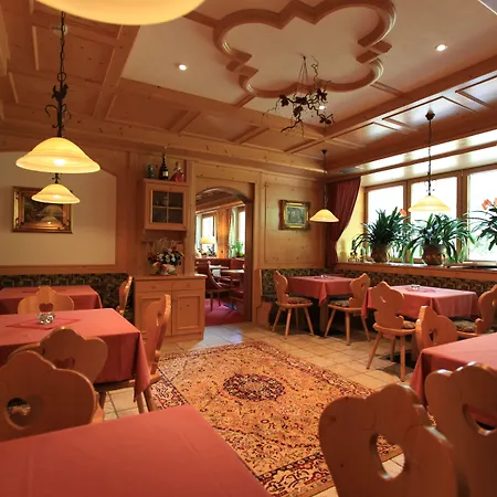 Hotel Cesa Tyrol-3