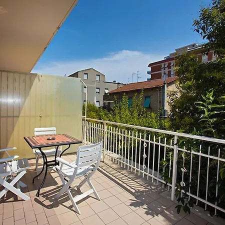 Hotel Lo Squalo-3