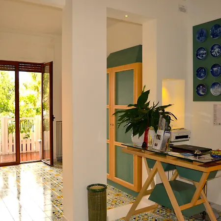 Luiselle Charming Accommodation Sorrento City Center-3
