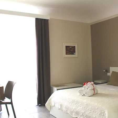 Triscele Glamour Rooms-3