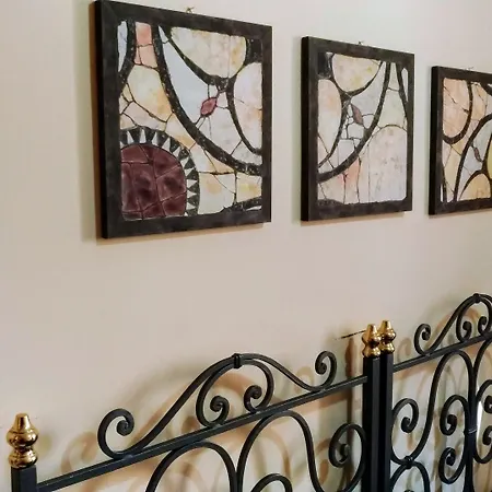 Nicolas Inn-2