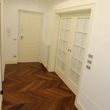 Champagne Rooms-2