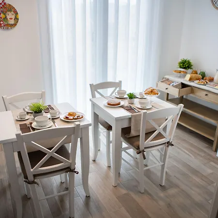 Porta Aragonese Luxury Rooms-3