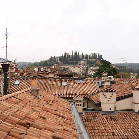 Sweethome Domus 250Mq Nel Centro Di Verona Con Vista Sul Teatro Romano-2