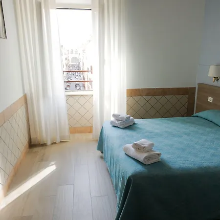 Square Inn-2