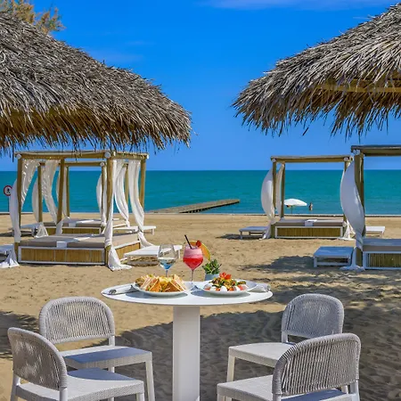 Pareus Beach Resort-2