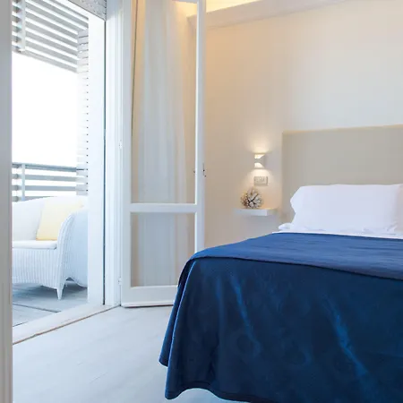 Kiss Beachfront Hotel & Restaurant-2
