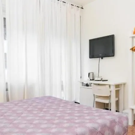 Lia Rooms 3-3