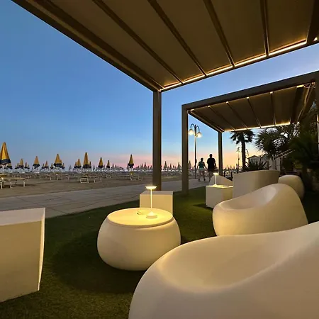Hotel Nizza Frontemare Superior 3 Stelle-3