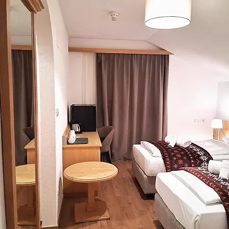 Hotel Kronplatzer Hof-3