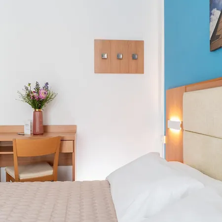 Amadei Hotel Figaro & Apartments-2