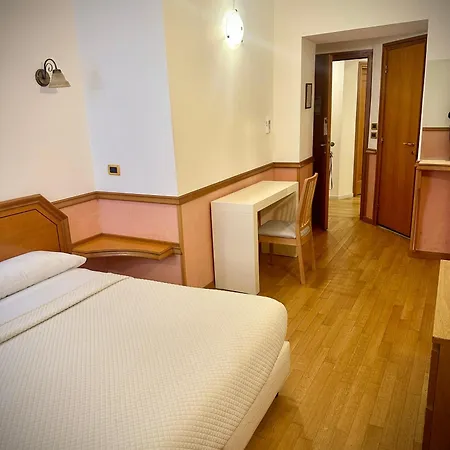 Green Hotel-2
