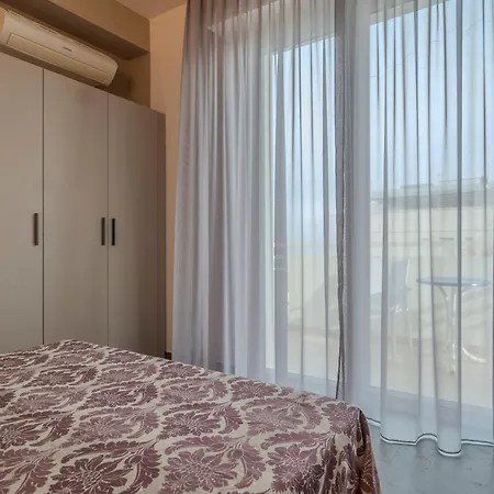 Hotel 2000-3