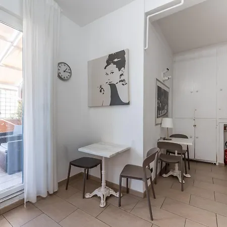Art Atelier Vaticano Guest House-3