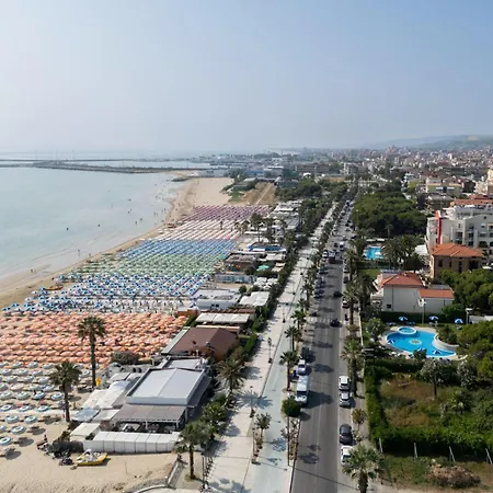 Hotel Jerry - Beachfront & Private Pool-2