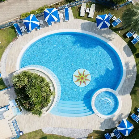 Hotel Jerry - Beachfront & Private Pool-3