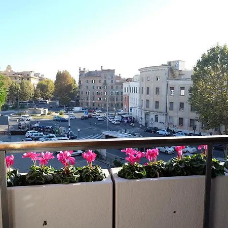 Fiore Vaticano B&B-3