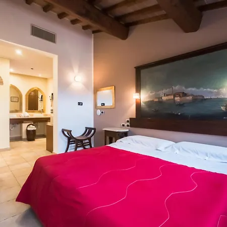 Vogue Hotel Arezzo-3
