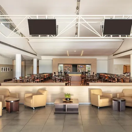 Hilton Garden Inn Rome Airport-3
