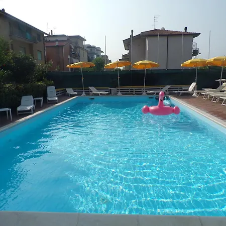 Hotel Crystal Con Piscina Estiva Privata-3