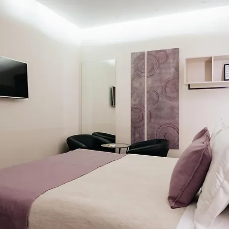 Room 230 Roma Luxury Suites-3