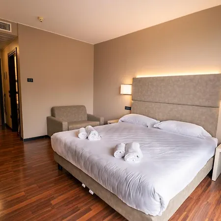 Yachting Hotel Mistral-3