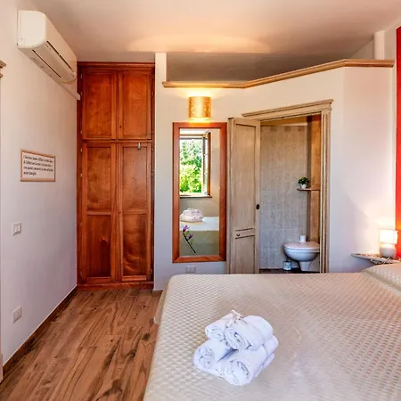 B&B Il Giardino Dei Poeti And Apartaments-3